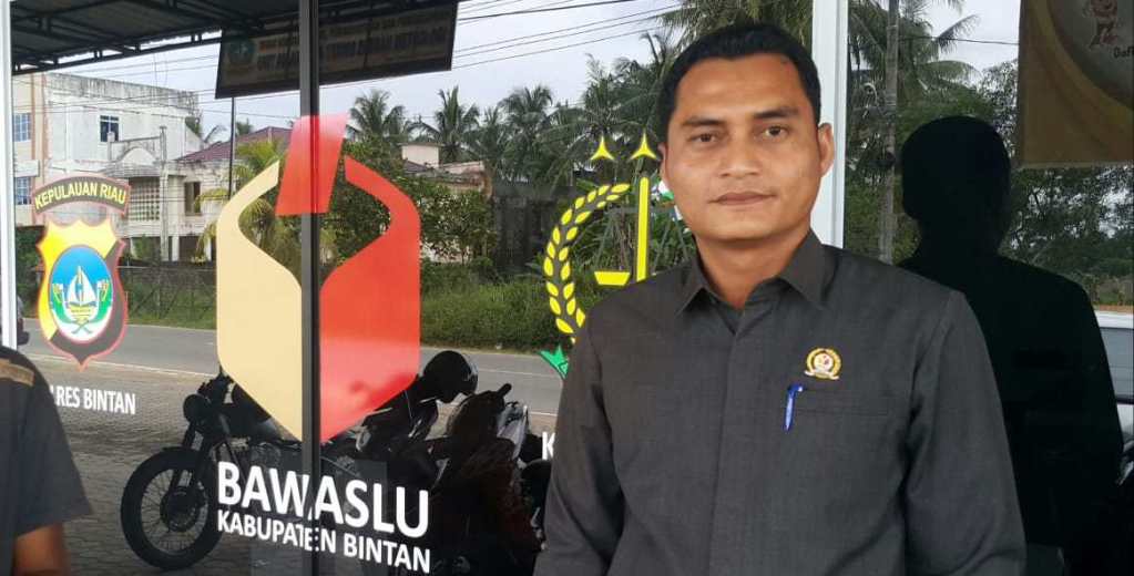 Ketua Bawaslu Bintan, Febriadinata. (okyalexander/haluankepri.com)