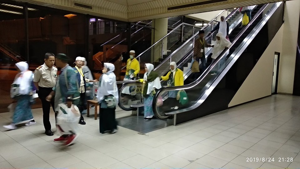 Jamaah Haji Debarkasi Batam tiba di Bandara Hang Nadim, Batam. (istimewa)