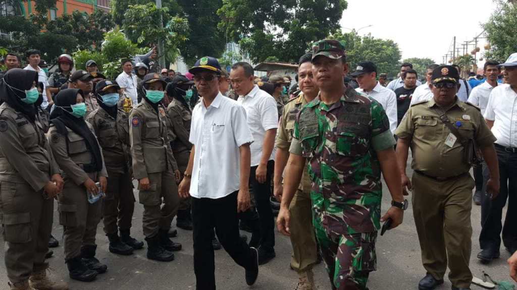 Amsakar saat di lokasi penertiban pasar Induk Jodoh, Rabu (30/10/2019).(damri/haluankepri.com)