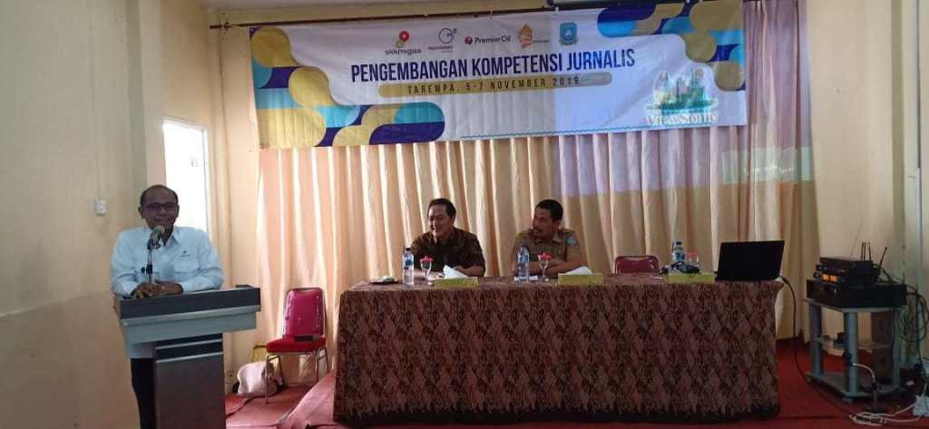 Kepala Departemen Operasi SKK Migas, Haryanto Syafri, sedang menyampaikan sambutan pada acara UKW di Anambas. (yudi/haluankepri.com)