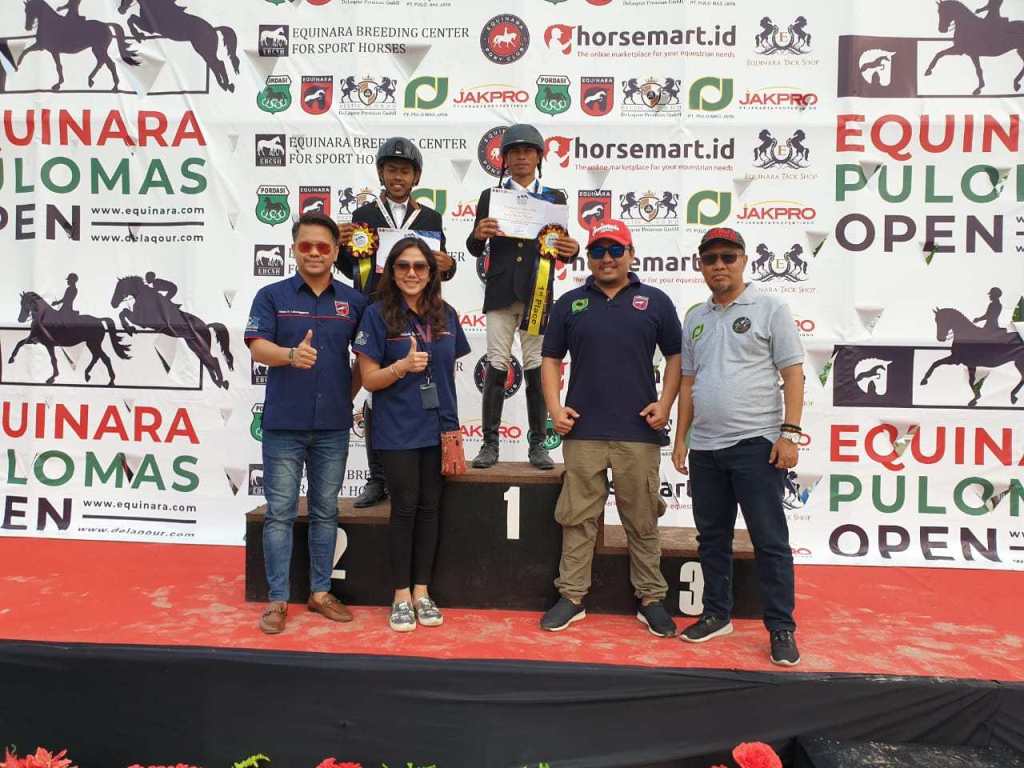 Osc0 (Kiri) bersama para pemenang lomba. (istimewa)