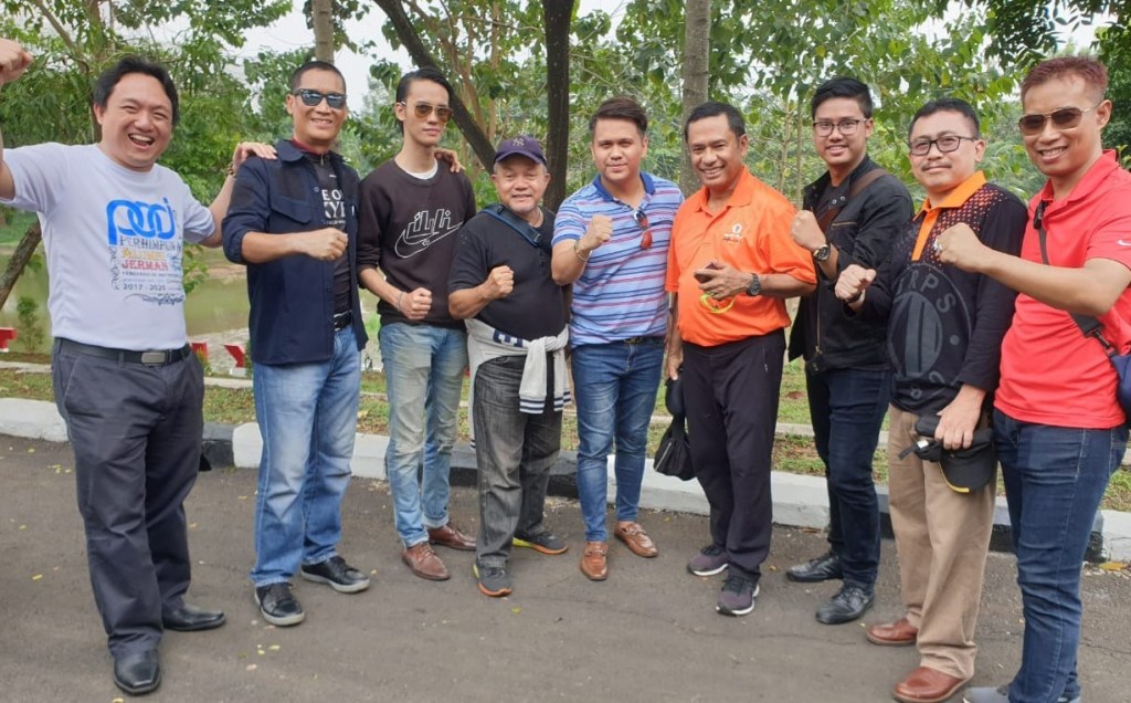 Osco (tengah) bersama Saleh Husin, Menteri Perdagangan 2014-2016 dan para Alumni Jerman. (istimewa)