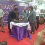 Wakil Walikota Batam, Amsakar Ahmad didampingi Dinas Pendidikan Kota Batam Hendri Arulan dan Yayasan Sekolah Yehonala Batam saat menandatangani prasasti gedung New Yeho Building, Sabtu (14/12) lalu. DOK