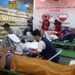 Sejumlah peserta mengikuti donor darah yang digelar oleh Hakka Batam. (damri/haluankepri.com)