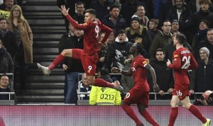 Roberto Firmino merayakan golnya ke gawang Tottenham. (internet)