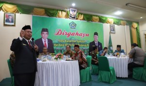 Kakanwil Kemenag Kepri, Dr. Drs. H. Mukhlisuddin, SH, MA, memberikan sambutan saat acara temu tokoh agama, pensiunan dan syukuran di Aula Kanwil Kemenag Kepri di Tanjungpinang, Jumat (3/1/2020). (istimewa)