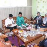 Kakanwil Kemenag Kepri dan rombongan saat bertatap muka dengan Kepala MAN Batam dan jajaran guru.(ist)