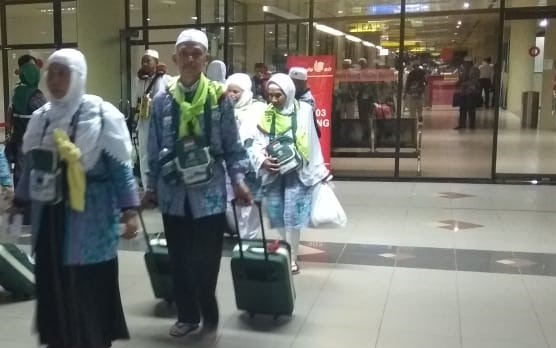 Jamaah haji Debarkasi Batam saat tiba di Bandara Hang Nadim Batam. (istimewa)