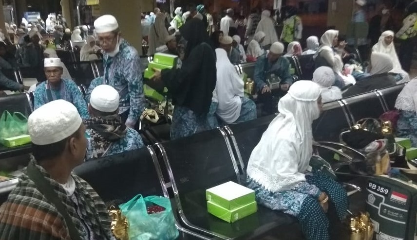 Jamaah asal Provinsi Jambi saat tiba di Bandara Hang Nadim Batam. (istimewa)