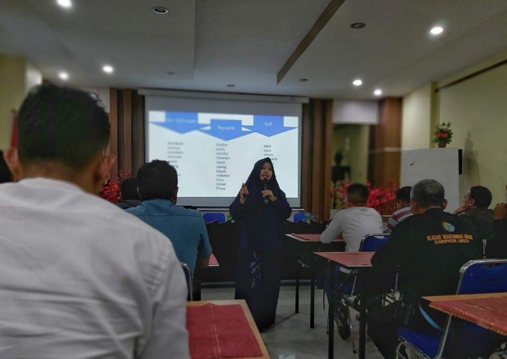 IKUTI PENYULUHAN- Puluhan awak media, wartawan dan bagian kehumasan berbagai instansi mengikuti penyuluhan bahasa Indonesia