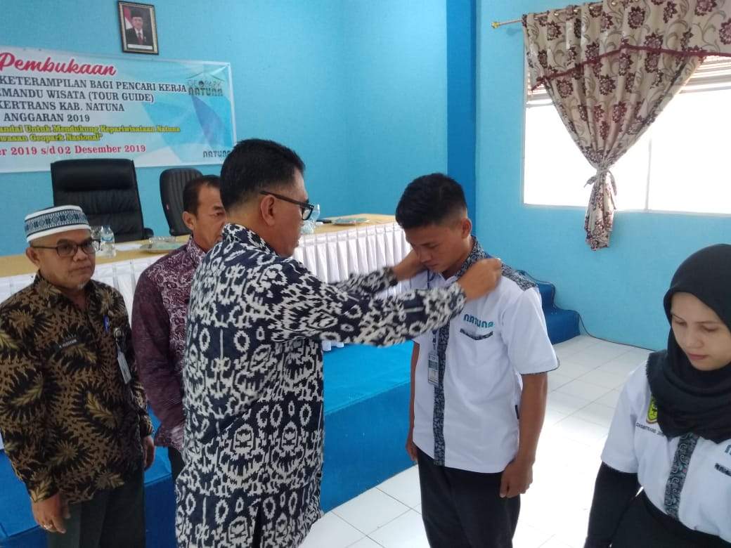 Pemerintah membuka pelatihan guide touris yang digagas Dinas Tenaga Kerja dan Transmigrasi Kabupaten Natuna Tahun 2019 di Gedung Aula Balai Latihan Kerja (BLK) Natuna, Kamis (3/10).