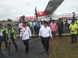 Pendaratan pertama pesawat Wings Air di Bandara Dabo Singkep, Selasa (1/10/2019).