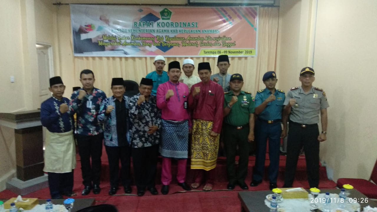 Foto bersama Sekda KKA, Sahtiar, Kakan Kemenag KKA, Erizal Abdullah, Kabag TU Kemenag Kepri, Abu Sufyan, dan para peserta Rakor. (istimewa)