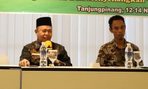 Kakanwil Kemenag Kepri, Dr. Drs. H. Mukhlisuddin, SH, MA, (kiri) saat memberikan arahannya. (istimewa)