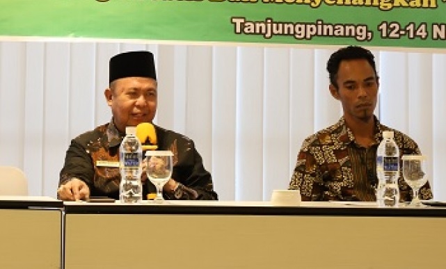 Kakanwil Kemenag Kepri, Dr. Drs. H. Mukhlisuddin, SH, MA, (kiri) saat memberikan arahannya. (istimewa)