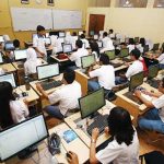 Sejumlah siswa SMA sedang mengikuti Simulasi Ujian Nasional Berbasis Komputer (UNBK) beberapa waktu lalu. Sejumlah kalangan UN masih relevan diterapkan dalam menilai tolak ukur keberhasilan pendidikan nasinal diterapkan. Dikhawatirkan UN dihapus malah mutu pendidikan Indonesia akan semakin mundur. NET Sejumlah siswa SMA sedang mengikuti Simulasi Ujian Nasional Berbasis Komputer (UNBK) beberapa waktu lalu. Sejumlah kalangan UN masih relevan diterapkan dalam menilai tolak ukur keberhasilan pendidikan nasinal diterapkan. Dikhawatirkan UN dihapus malah mutu pendidikan Indonesia akan semakin mundur. NET