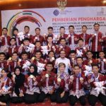 JUARA DUNIA - Siswa-siswi SMK berhasil menjadi juara dua dunia dalam ajang ASEAN Skills Competition (ASC) 2018 lalu, digelar di Bangkok, Thailand. Delegasi Indonesia berhasil meraih 13 emas, 6 perak, 8 perunggu dan 7 diploma. Namun sayang prestasi mendunia itu PISA masih menilai kemampuan pelajar Indonesia masih dibawah rata-rata. JUARA DUNIA - Siswa-siswi SMK berhasil menjadi juara dua dunia dalam ajang ASEAN Skills Competition (ASC) 2018 lalu, digelar di Bangkok, Thailand. Delegasi Indonesia berhasil meraih 13 emas, 6 perak, 8 perunggu dan 7 diploma. Namun sayang prestasi mendunia itu PISA masih menilai kemampuan pelajar Indonesia masih dibawah rata-rata.