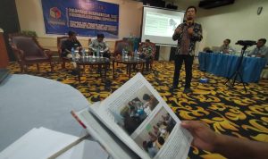 Ketua Bawaslu Kabupaten Karimun, Nurhidayat memberikan sambutan. (hengki/haluankepri.com)