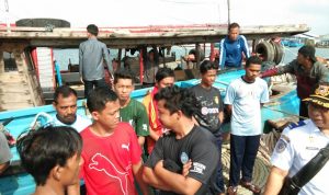 ABK Kapal KLM Citra Hasil yang berhasil diselamatkan Tim SAR gabungan lantaran tenggelam dekat perairan Tambelan, Rabu (4/12) pagi. (istimewa)