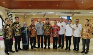 Plt Gubernur Provinsi Kepri, H Isdianto didampingi Ketua DPRD Kepri Jumaga Nadeak saat melakukan Rakor bersama Menko Maritim di Jakarta, Selasa (3/12/2019) kemarin. (istimewa)