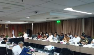 Bupati KKA, Abdul Haris, SH bersama Plt Gubernur rapat di Kemenko Maritim. (istimewa)