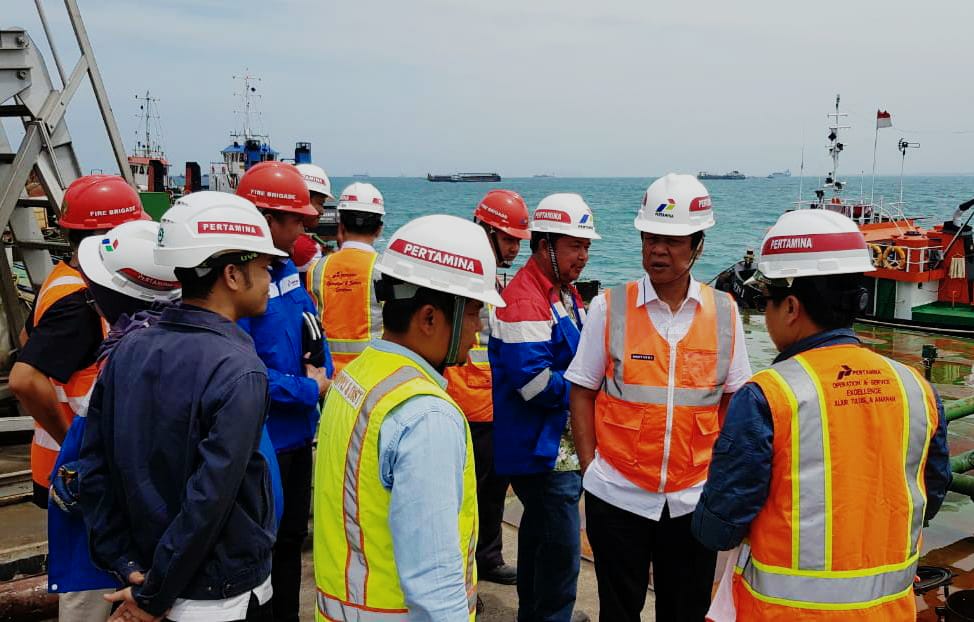 Plt Gubernur Kepri, H Isdianto, saat melakukan sidak di Terminal Bahan Bakar Minyak BBM di Pertamina Patra Niaga Kabil, Batam, Jum'at (6/12/2019). (istimewa)