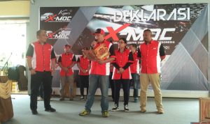 Ketua X-MOC Nasional Dani Sebastian mendeklarasikan pengurus daerah Kepri dan Kota Batam di aula Barelang Sea food, Sabtu (7/12) siang. (dedi/haluankepri.com) Ketua X-MOC Nasional Dani Sebastian mendeklarasikan pengurus daerah Kepri dan Kota Batam di aula Barelang Sea food, Sabtu (7/12) siang. (dedi/haluankepri.com)