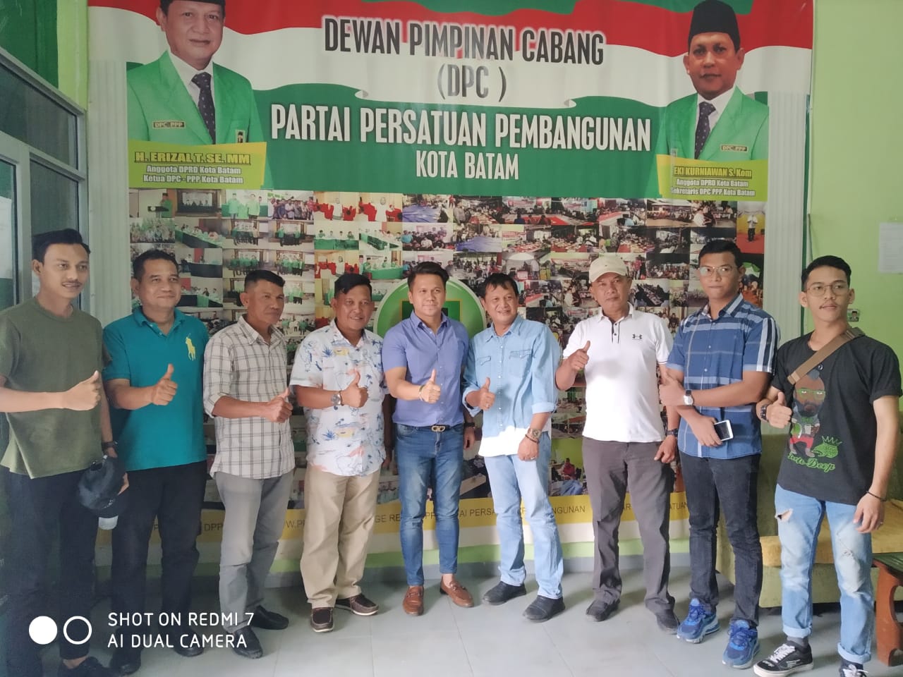 Osco (tengah) bersama Ketua PPP Batam Erizal dan sekretaris PPP Batam Eki Kurniawan di sekretariat PPP Batam. (istimewa)