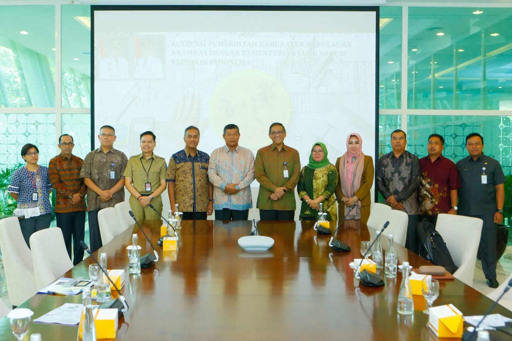 Foto Bersama Bupati Anambas usai rapat di Kementrian Luar Negeri. (istimewa)