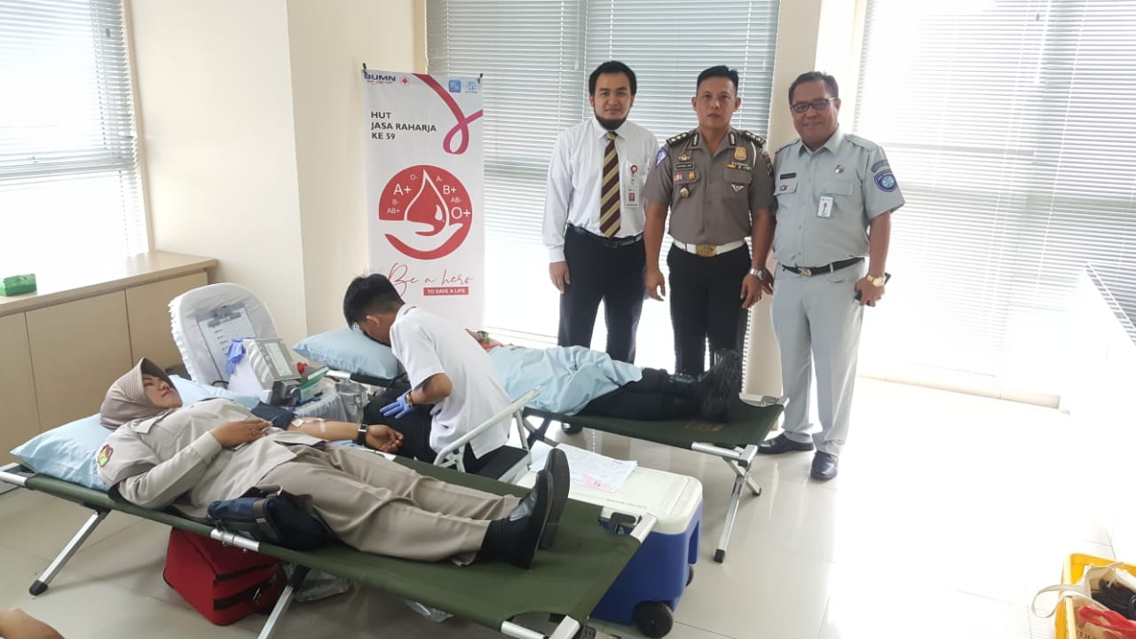 Kepala PT Jasa Raharja (Persero) Cabang Kepri, Tamrin Silalahi di sela-sela acara. (damri/haluankepri.com)