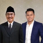 Mantan Ketua MK, Prof. Jimly Asshiddiqie (kiri) dan Ketua Perhimpunan Alumni Jerman, Osco (kanan). (istimewa)