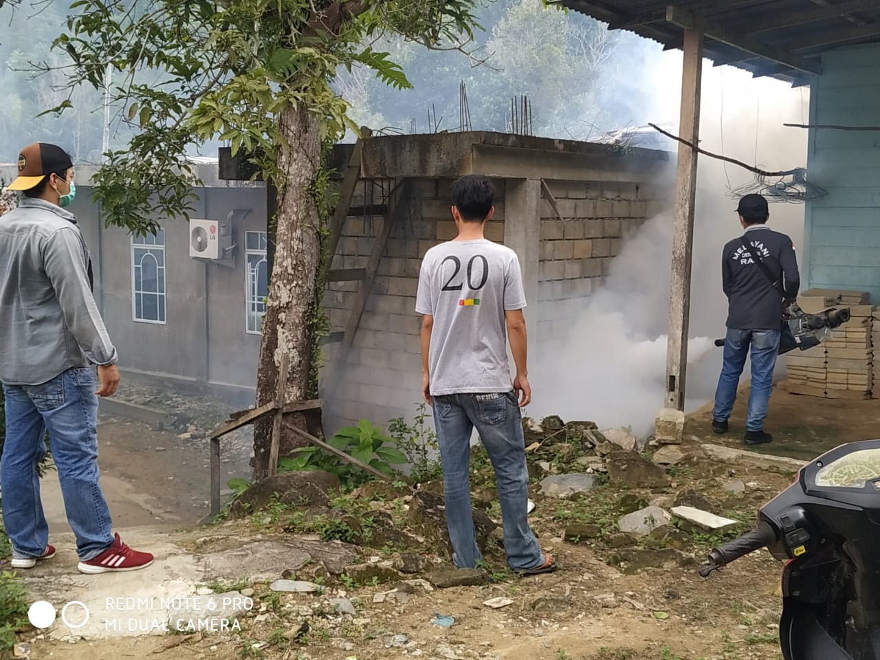 Fogging yang dilakukan oleh Dinas Kesehatan (istimewa)