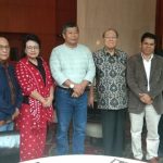 Bupati KKA Abdul Haris, SH foto bersama dengan delegasi Negera Timor Leste usai melaksanakan pertemuan, Minggu (15/12/2019). (istimewa)