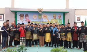 Pengurus IPSI Batam foto bersama setelah pelantikan. (damri/haluankepri.com)