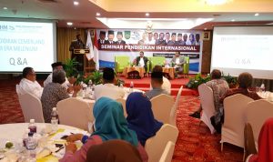 Suasana seminar onternasional yang diselenggarakan oleh Dewan Pendidikan Batam. (damri/haluankepri.com) Suasana seminar onternasional yang diselenggarakan oleh Dewan Pendidikan Batam. (damri/haluankepri.com)
