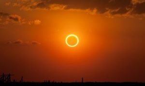 Ilustrasi gerhana matahari cincin. (internet)