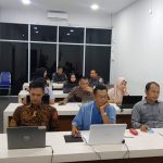Pelamar asal Tambelan menjadi pelamar terakhir yang mengikuti tes CAT di Kantor Bawaslu Bintan, Selasa (17/12) kemarin. (dokumen)