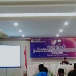 Komisioner KPU Kepri, Arison, saat sosialisasi persyaratan calon perseorangan pada pemilihan gubernur dan wakil gubernur Kepri tahun 2020 di CK Hotel Tanjungpinang, Senin (23/12/2019). (eva/haluankepri.com)