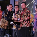 Pemerintah Provinsi Kepri menerima anugerah Revolusi Mental tahun 2019 dari Kementerian Koordinator Bidang Pembangunan Manusia dan Kebudayaan di Jakarta, Sabtu (21/12/2019). (istimewa)
