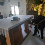 Tim Jibom Brimob memeriksa sebelum perayaan Natal disalah satu gereja diwilayah Bintan Utara. (istimewa)