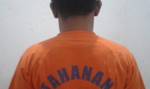 Salah seorang tersangka judi sie jie yang diamankan Polsek Teluk Bintan. (istimewa)