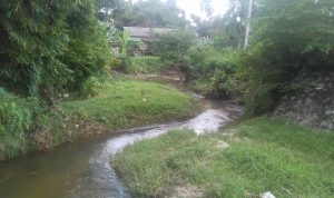 Sungai Air Kolek yang melintasi ibukota Kabupaten Natuna, Ranai. (fatur/haluankepri.com)