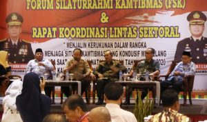 Kapolres Karimun AKBP Yos Guntur memimpin rapat dan dialog Koordinasi Lintas Sektoral di Hotel Aston Karimun. (hengki/haluankepri.com)