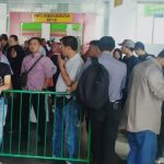 Penumpukan penumpang terjadi di Pelabuhan Sri Bintan Pura Tanjungpinang, Kamis (5/12/2019). (eva/haluankepri.com)