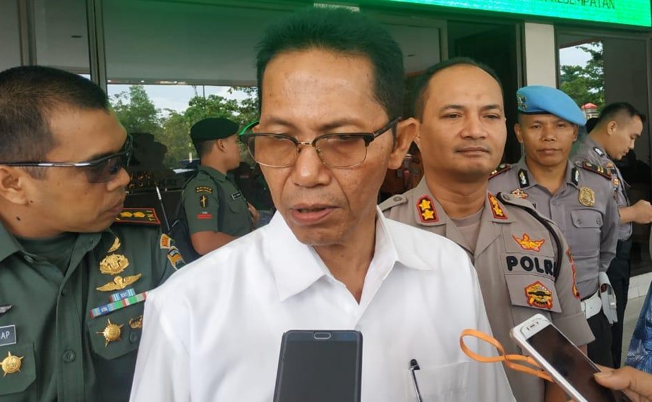 Wakil Walikota Batam, Amsakar Achmad, saat diwawancarai awak media. (damri/haluankepri.com)