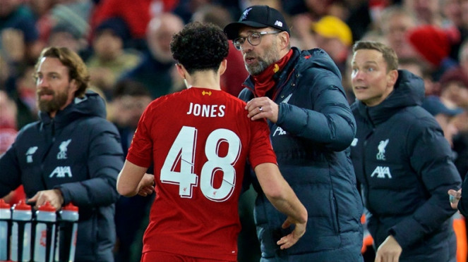 Curtis Jones dengan Jurgen Klopp. (internet)
