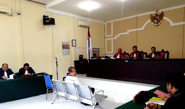 Sidang tanggapan JPU atas eksepsi penasehat hukum terdakwa Arifin Nasir atas dugaan kasus korupsi proyek Pembangunan Monumen Bahasa Melayu tahap II senilai Rp 13,5 miliar Tahun Anggaran 2014 di Pengadilan Tipikor Tanjungpinang, Kamis (2/1/2020). (asfanel/haluankepri.com)