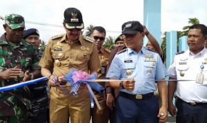 Bupati Natuna, Hamid Rizal meresmikan Pelabuhan Teluk Baruk. (fatur/haluankepri.com) Bupati Natuna, Hamid Rizal meresmikan Pelabuhan Teluk Baruk. (fatur/haluankepri.com)
