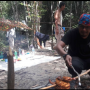 ANAK muda yang hobi berkegiatan alam bebas mulai beralih dengan teknik bushcraft di Karimun. (ilham/haluankepri.com)