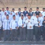 Walikota Batam, Muhammad Rudi dan Kepala kantor Kemenag Kota Batam, H. Zulkarnain Umar (tengah) serta jajaran di lingkungan Kemenag Batam foto bersama usai upacara HAB ke-74 Kemenag RI tingkat Kota Batam di Engku Putri, Batam Centre. (damri/haluankepri.com)